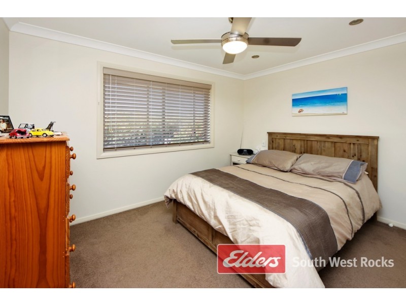 2 Rosedale Ave, South West Rocks NSW 2431