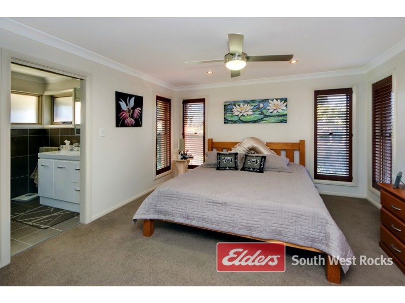 2 Rosedale Ave, South West Rocks NSW 2431