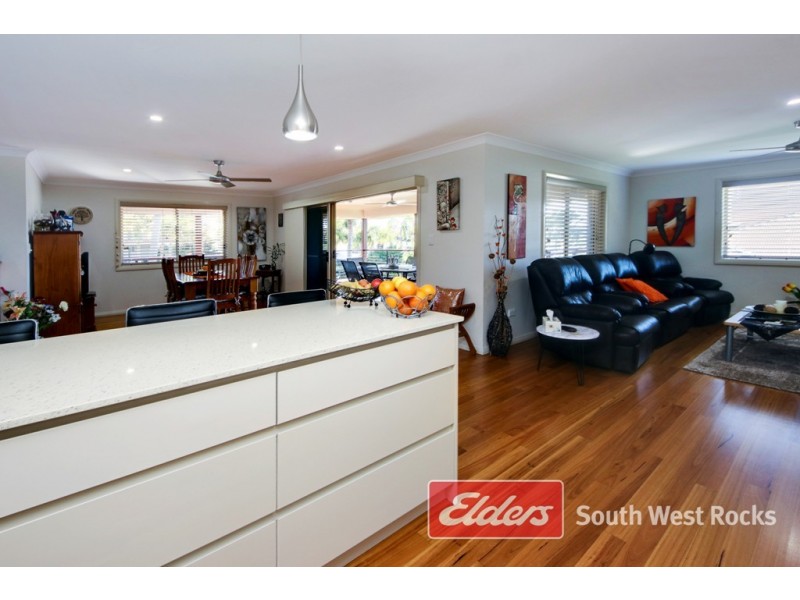 2 Rosedale Ave, South West Rocks NSW 2431
