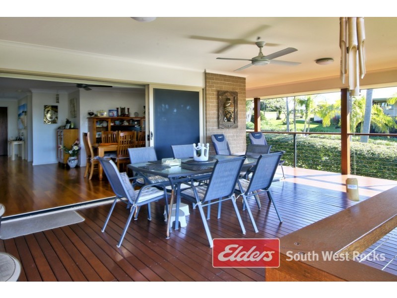 2 Rosedale Ave, South West Rocks NSW 2431