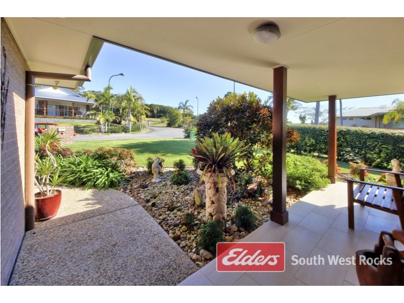 2 Rosedale Ave, South West Rocks NSW 2431