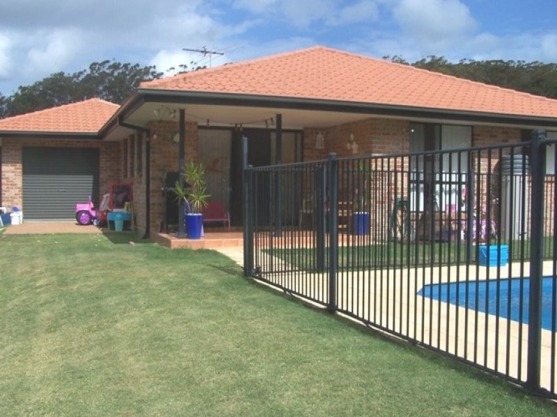 42 Dennis Cres, South West Rocks NSW 2431