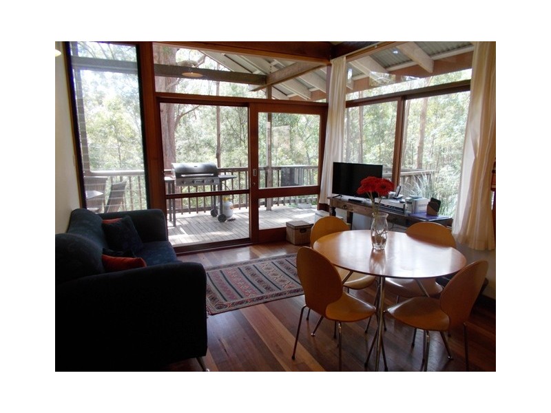 - Ferntree Close, Arakoon NSW 2431