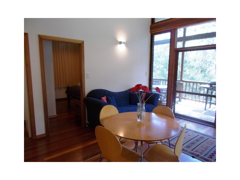 - Ferntree Close, Arakoon NSW 2431