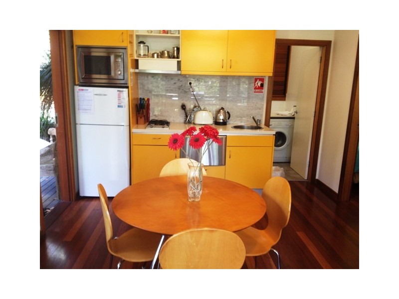 - Ferntree Close, Arakoon NSW 2431