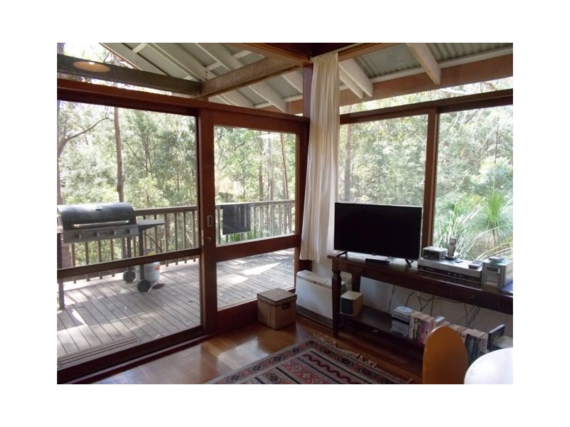 - Ferntree Close, Arakoon NSW 2431