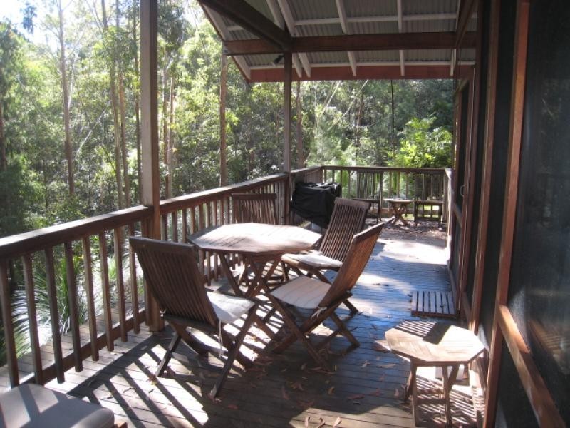 - Ferntree Close, Arakoon NSW 2431