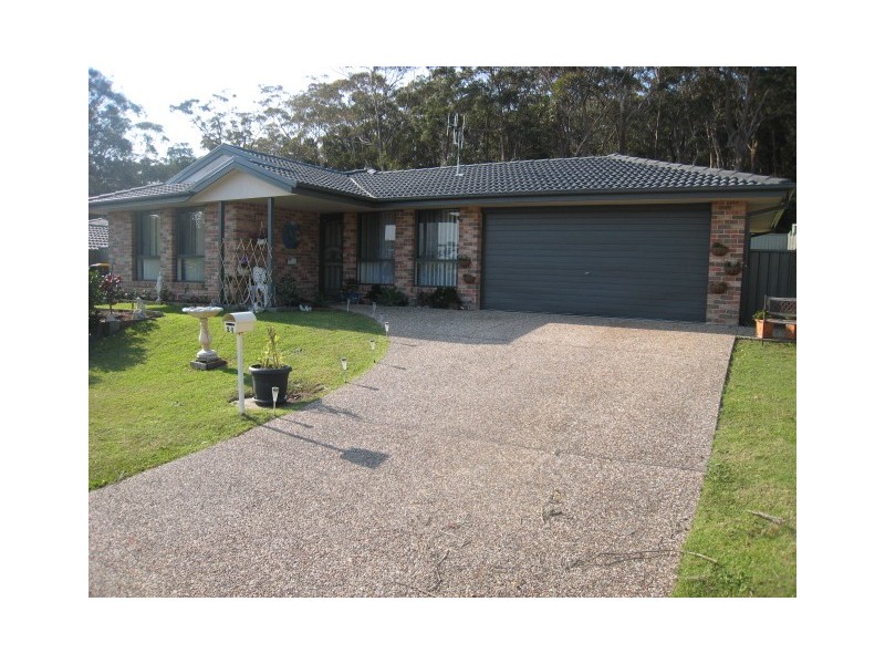 24 Steve Eagleton Dr, South West Rocks NSW 2431