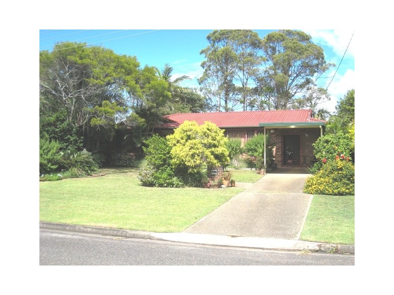 8 Lindsay Noonan Dr, South West Rocks NSW 2431