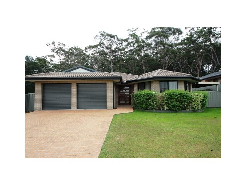 26 Steve Eagleton Dr, South West Rocks NSW 2431