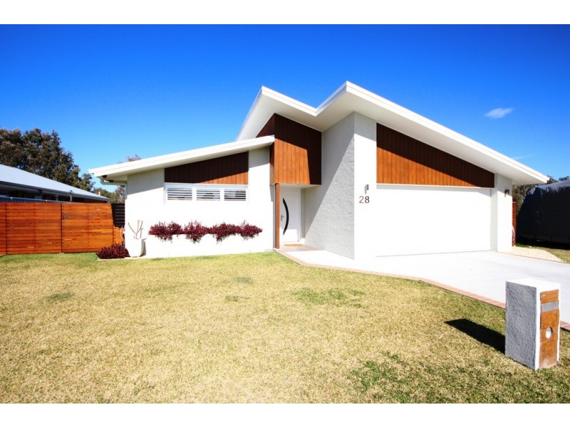28 Waianbar Ave, South West Rocks NSW 2431