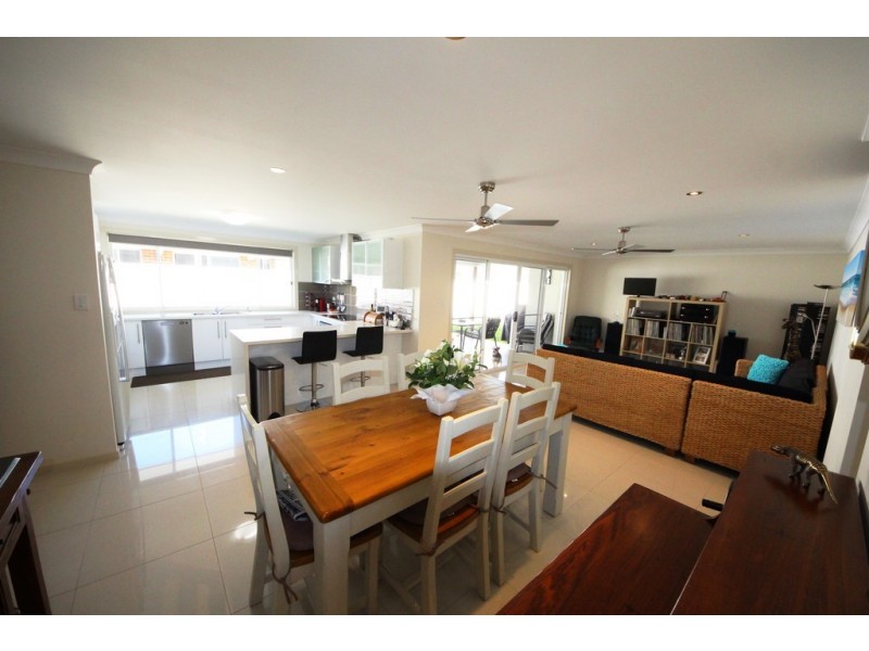 28 Waianbar Ave, South West Rocks NSW 2431