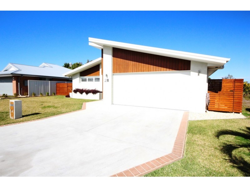 28 Waianbar Ave, South West Rocks NSW 2431