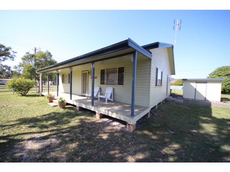 2 Straight St, Hat Head NSW 2440