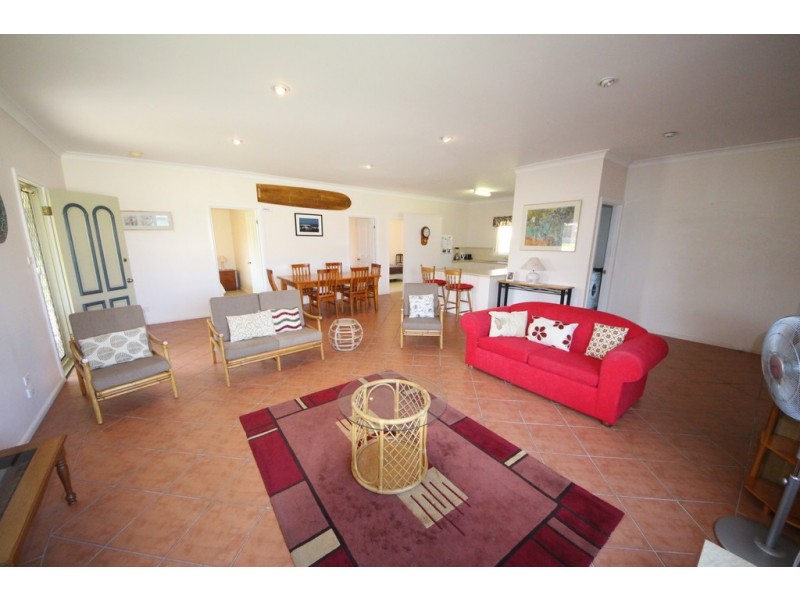 2 Straight St, Hat Head NSW 2440