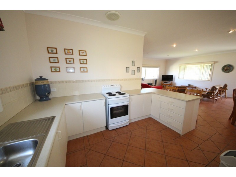 2 Straight St, Hat Head NSW 2440