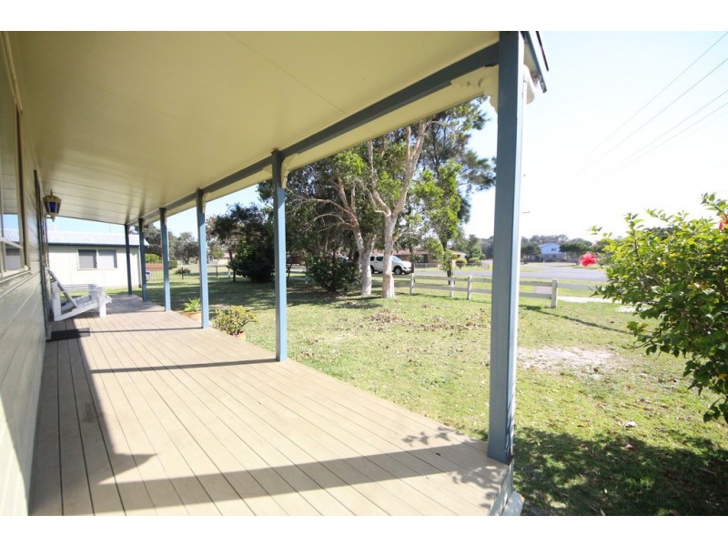 2 Straight St, Hat Head NSW 2440