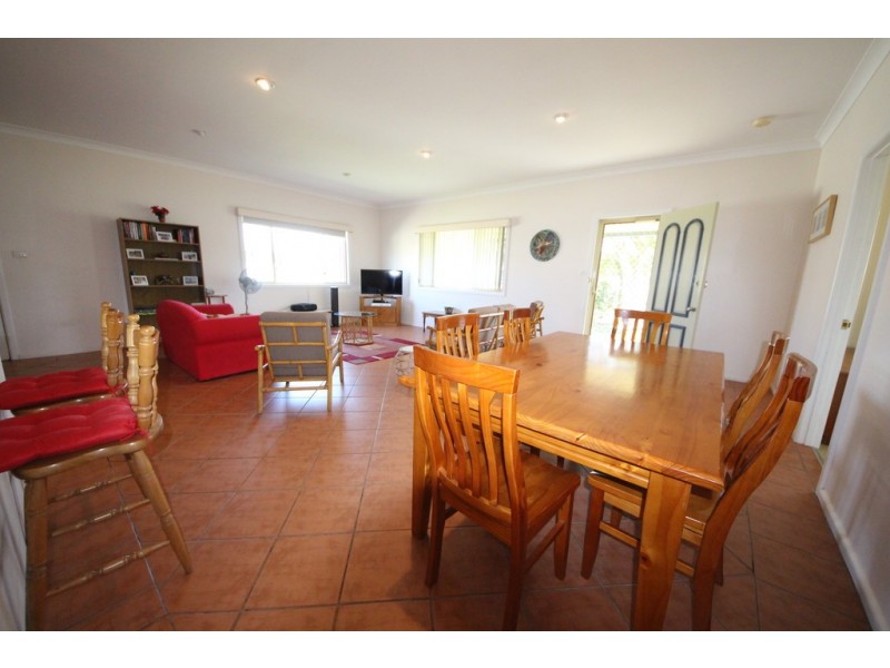 2 Straight St, Hat Head NSW 2440