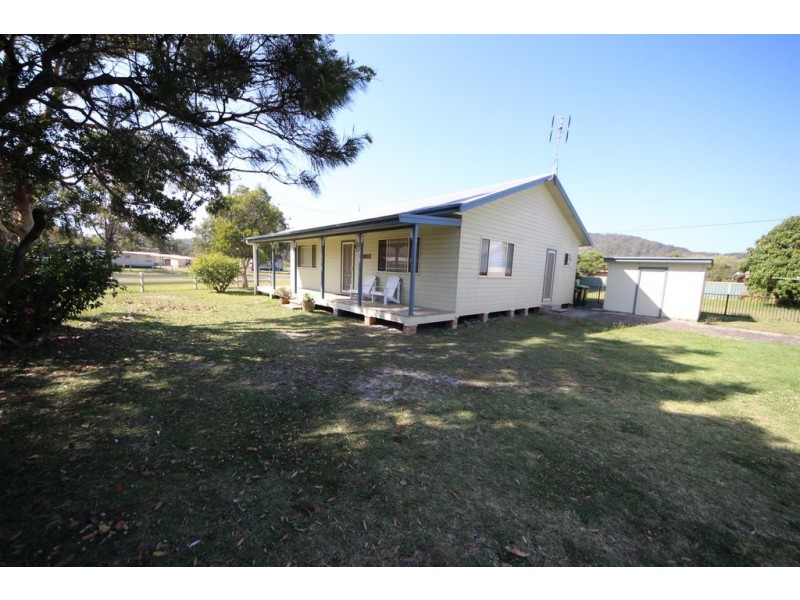 2 Straight St, Hat Head NSW 2440