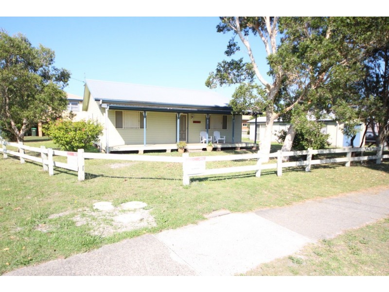 2 Straight St, Hat Head NSW 2440