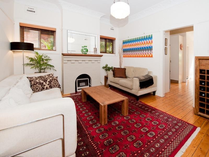 35 Robinson Street, Eastlakes NSW 2018