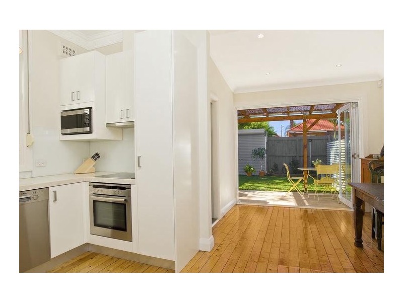 35 Robinson Street, Eastlakes NSW 2018