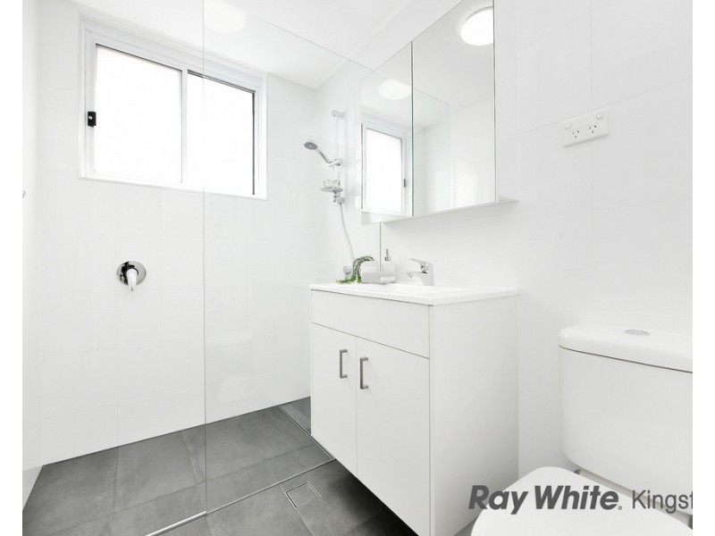 2/1 Gray Crescent, Eastlakes NSW 2018