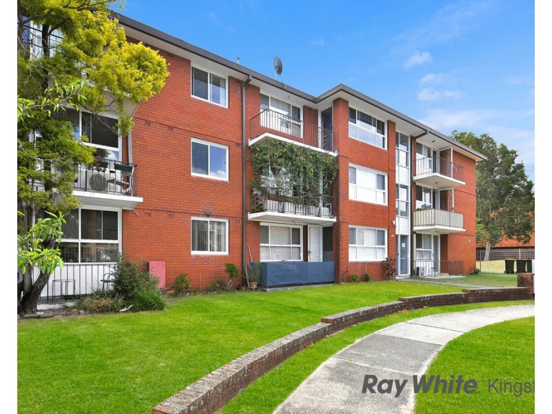 2/1 Gray Crescent, Eastlakes NSW 2018