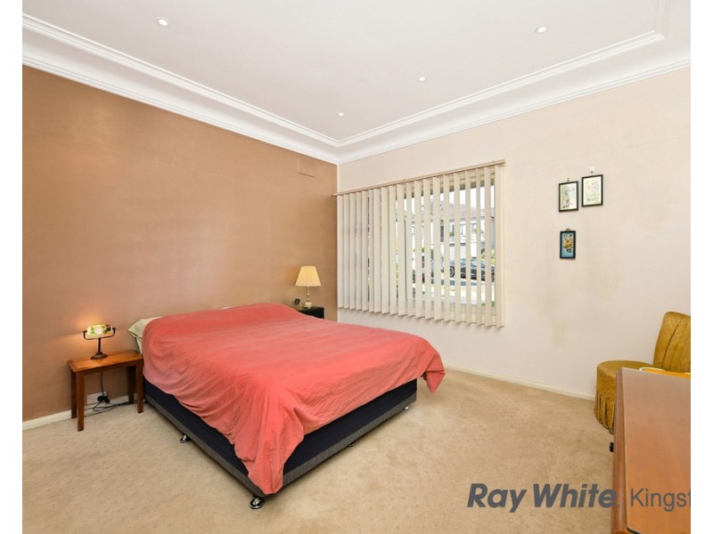 8 Forshaw Ave, Peakhurst NSW 2210