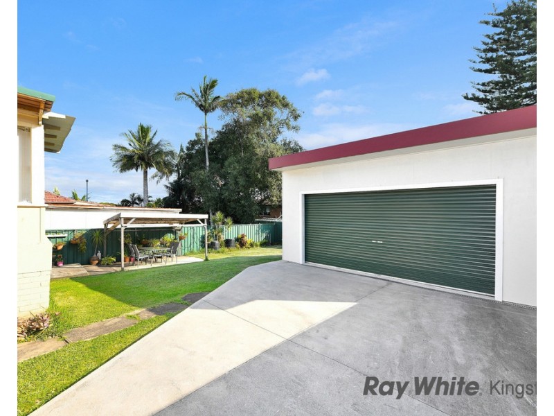 8 Forshaw Ave, Peakhurst NSW 2210