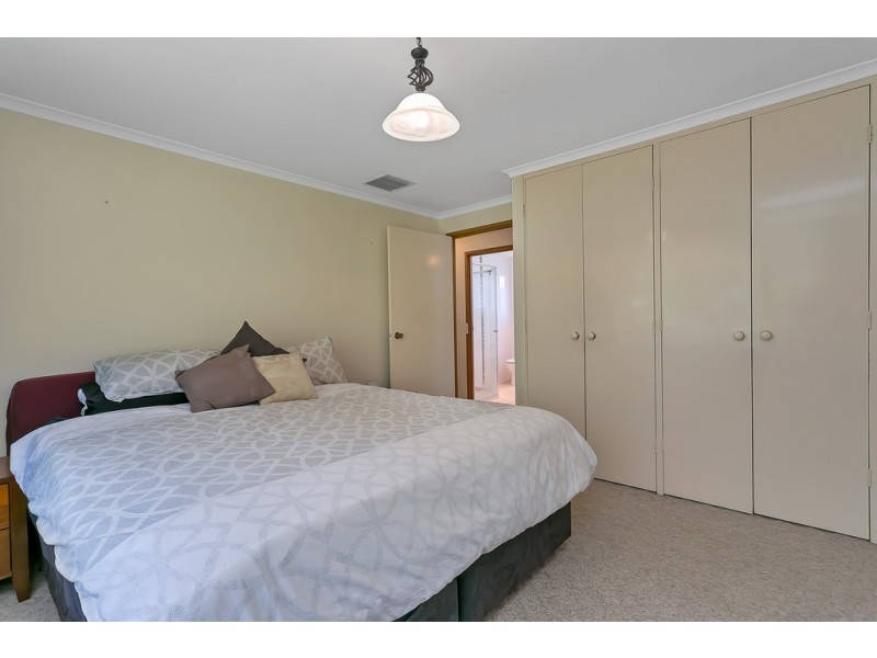 25 Fraser Avenue, Happy Valley SA 5159
