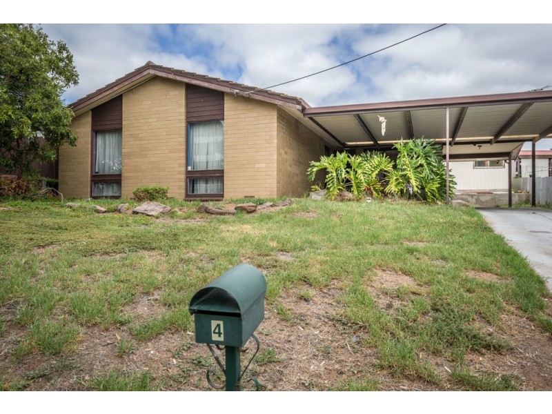 4 Beresford Avenue, Christie Downs SA 5164