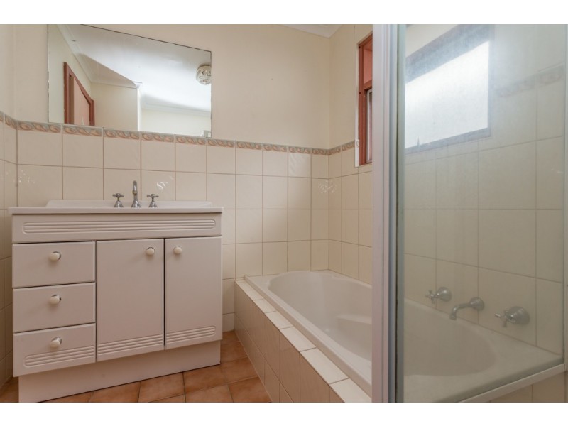 4 Beresford Avenue, Christie Downs SA 5164