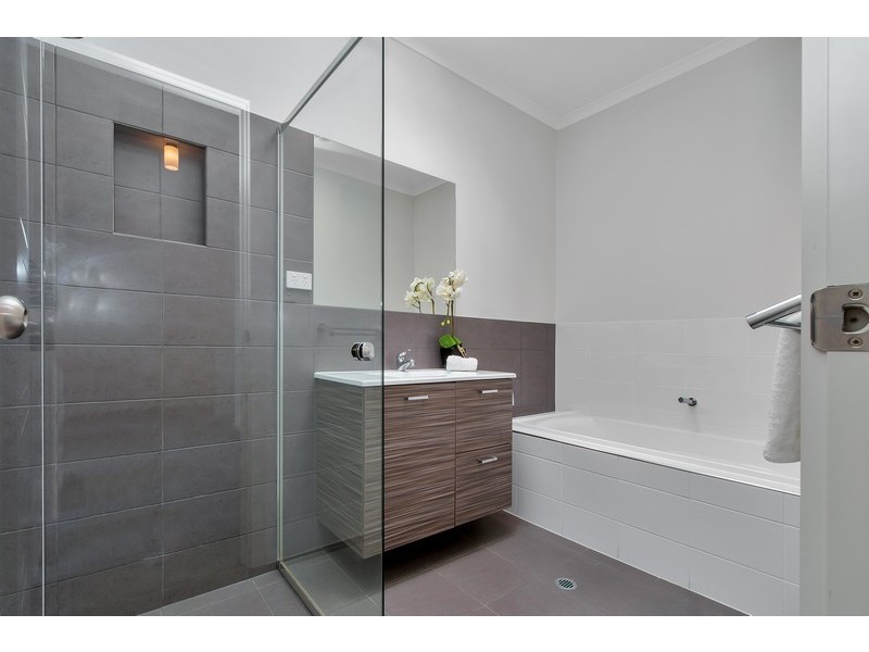 6 Chianti Lane, Mawson Lakes SA 5095