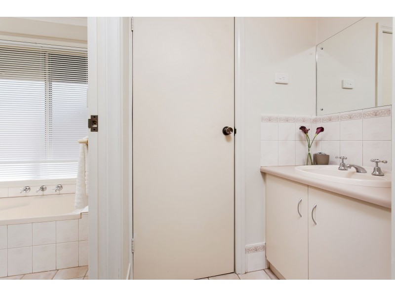 1A Fourth Avenue, Warradale SA 5046