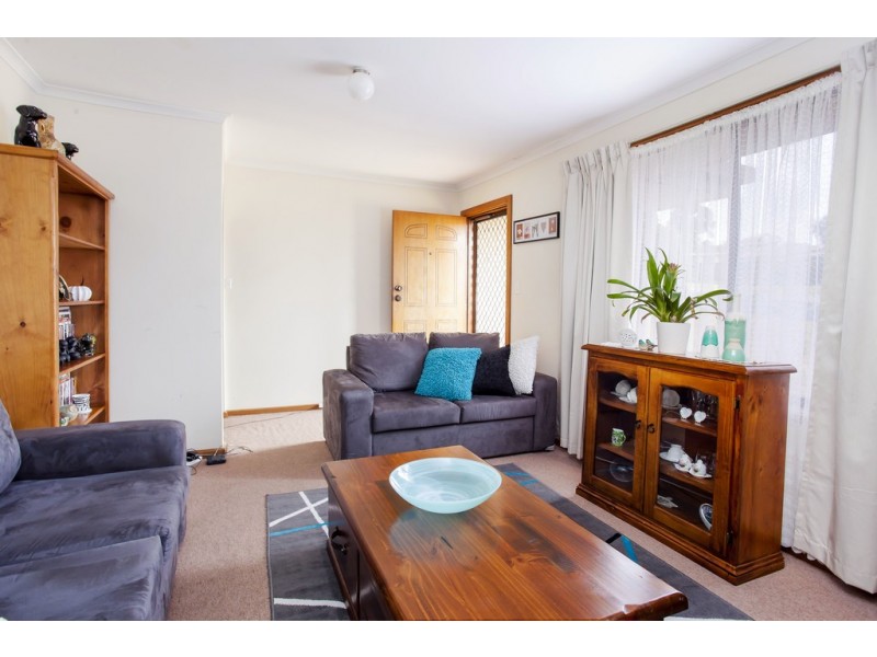21 Lorne Crescent, Huntfield Heights SA 5163
