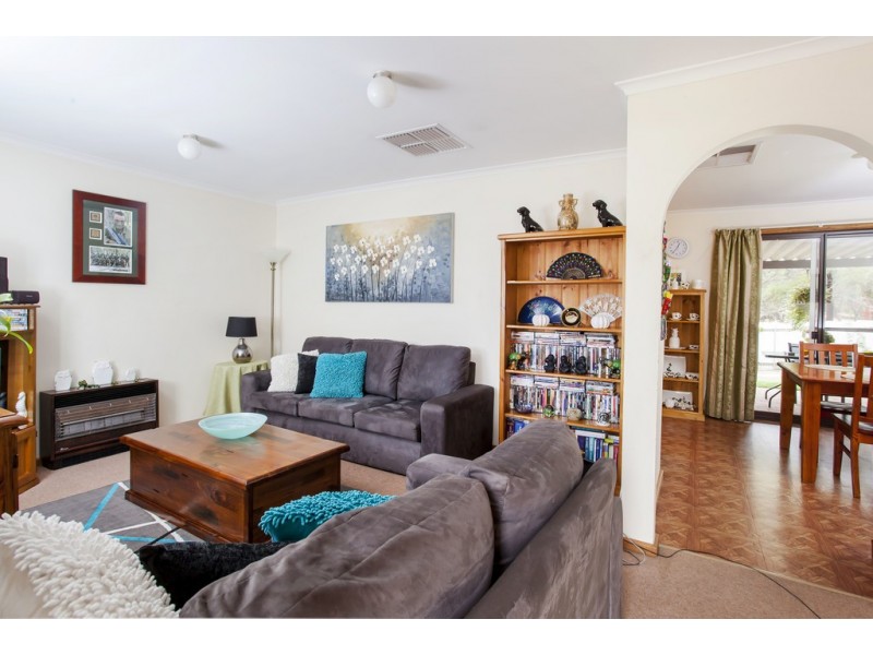 21 Lorne Crescent, Huntfield Heights SA 5163