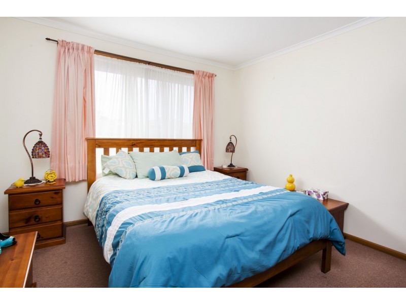 21 Lorne Crescent, Huntfield Heights SA 5163