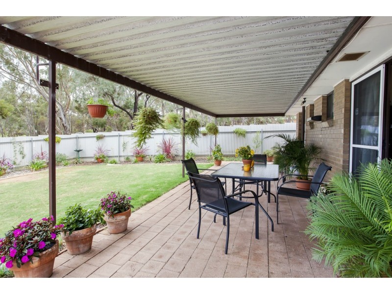 21 Lorne Crescent, Huntfield Heights SA 5163