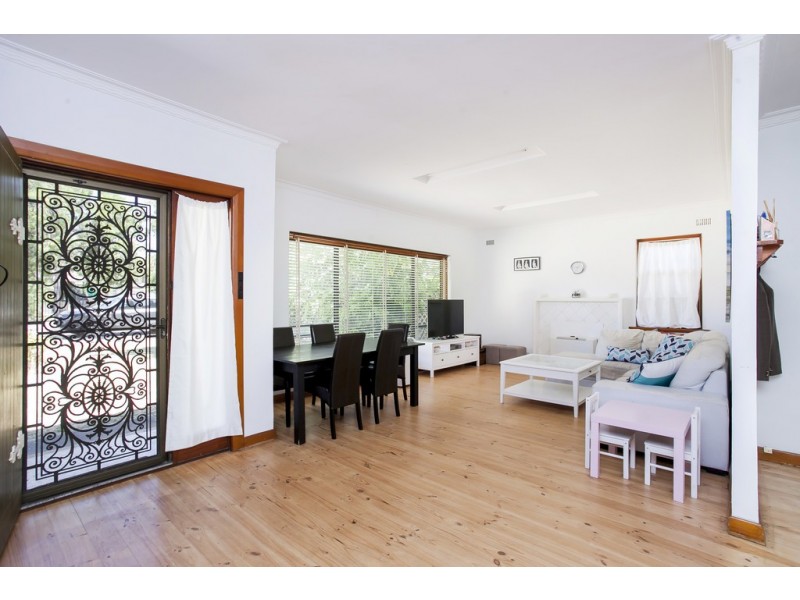 18 Downing Street, Hove SA 5048