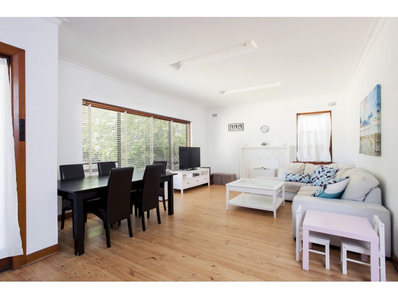 18 Downing Street, Hove SA 5048