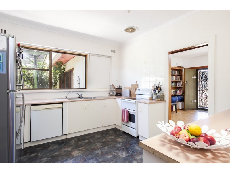 18 Downing Street, Hove SA 5048