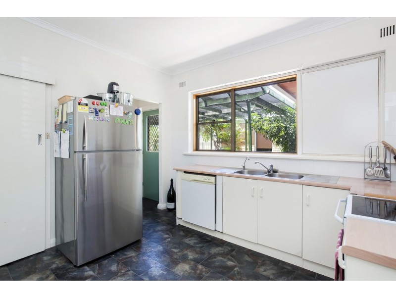 18 Downing Street, Hove SA 5048