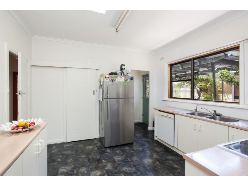 18 Downing Street, Hove SA 5048