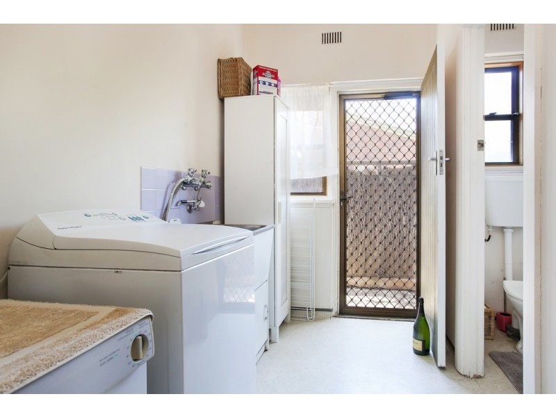 18 Downing Street, Hove SA 5048