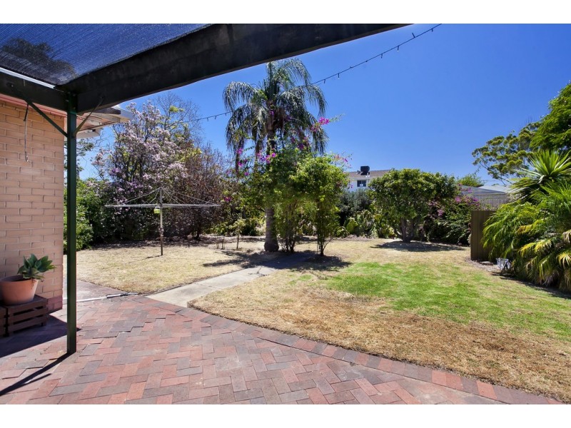 18 Downing Street, Hove SA 5048