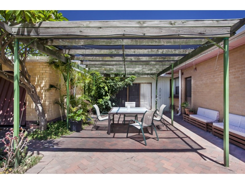 18 Downing Street, Hove SA 5048