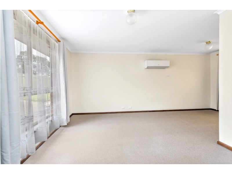 24 Lorne Crescent, Huntfield Heights SA 5163