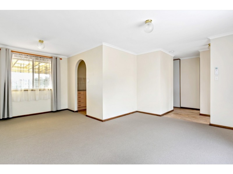 24 Lorne Crescent, Huntfield Heights SA 5163