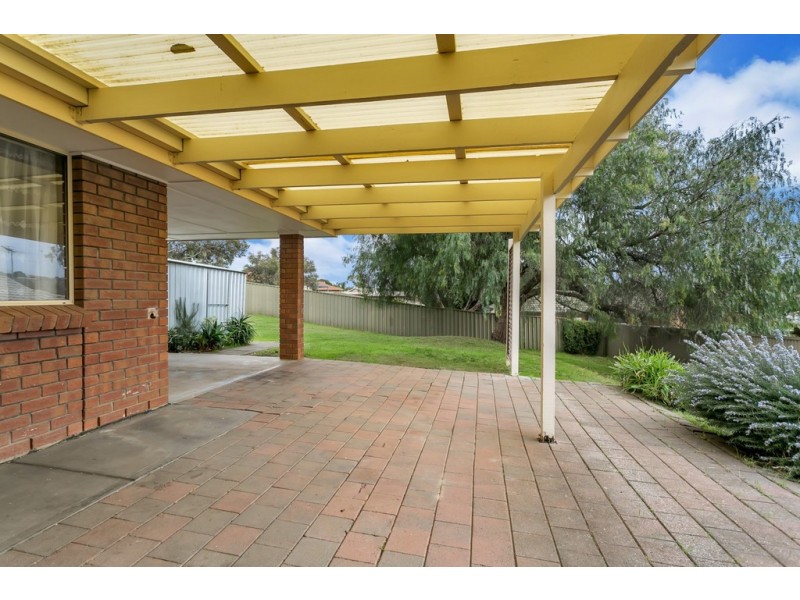 24 Lorne Crescent, Huntfield Heights SA 5163